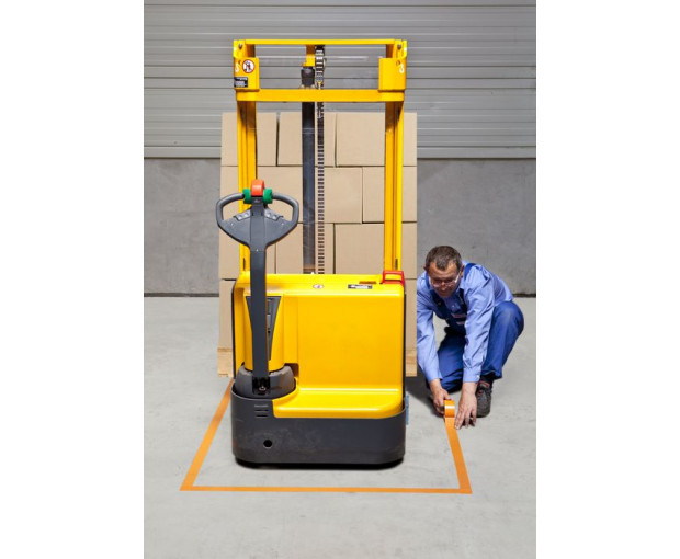 Маркираща лента за под оранжева PVC 3М 471 50 mm х 33 m