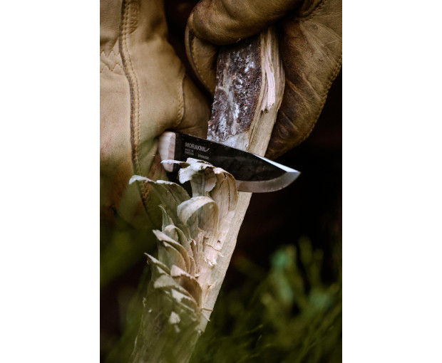 Нож MORAKNIV Wit BlackBlade(S) с кожена кания и дръжка от ясен