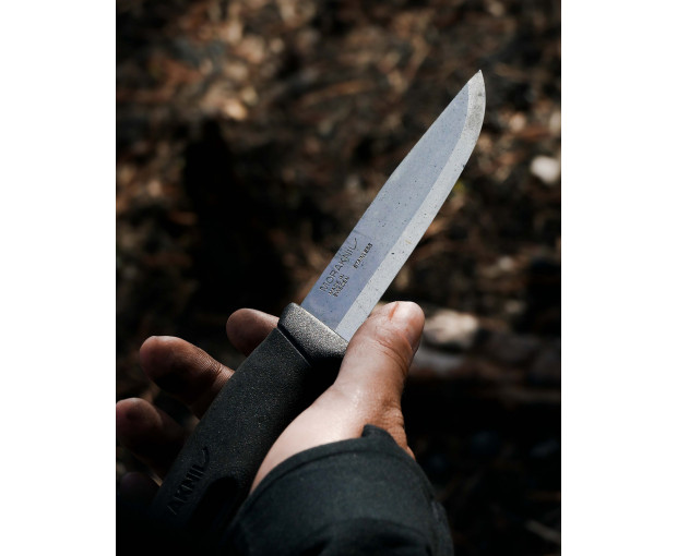 Нож MORAKNIV Companion Spark черен със запалка в дръжката