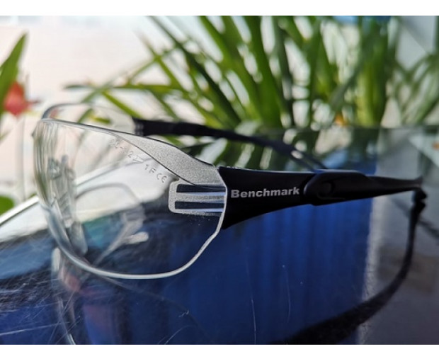 Защитни очила Benchmark модел BM12